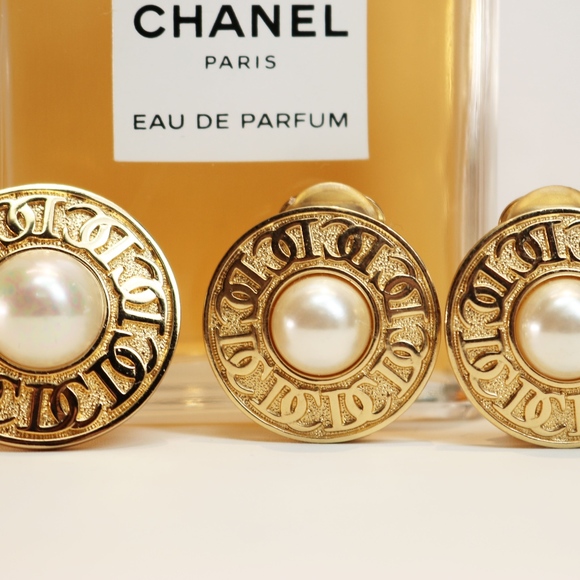 ⚜️ VINTAGE CHRISTIAN DIOR LOGO FAUX PEARL EARRINGS - Picture 6 of 14